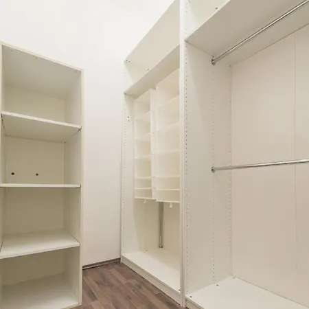 Apartment Downtown Gem Aircond Close To Heroes' Square