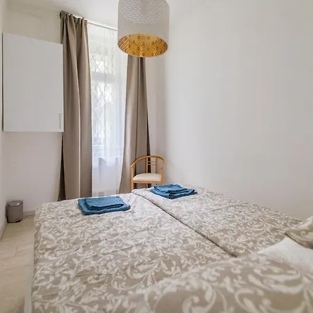 Lejlighed Downtown Gem Aircond Close To Heroes' Square