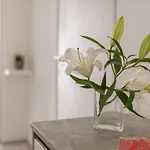Daire Downtown Gem Aircond Close To Heroes' Square *
